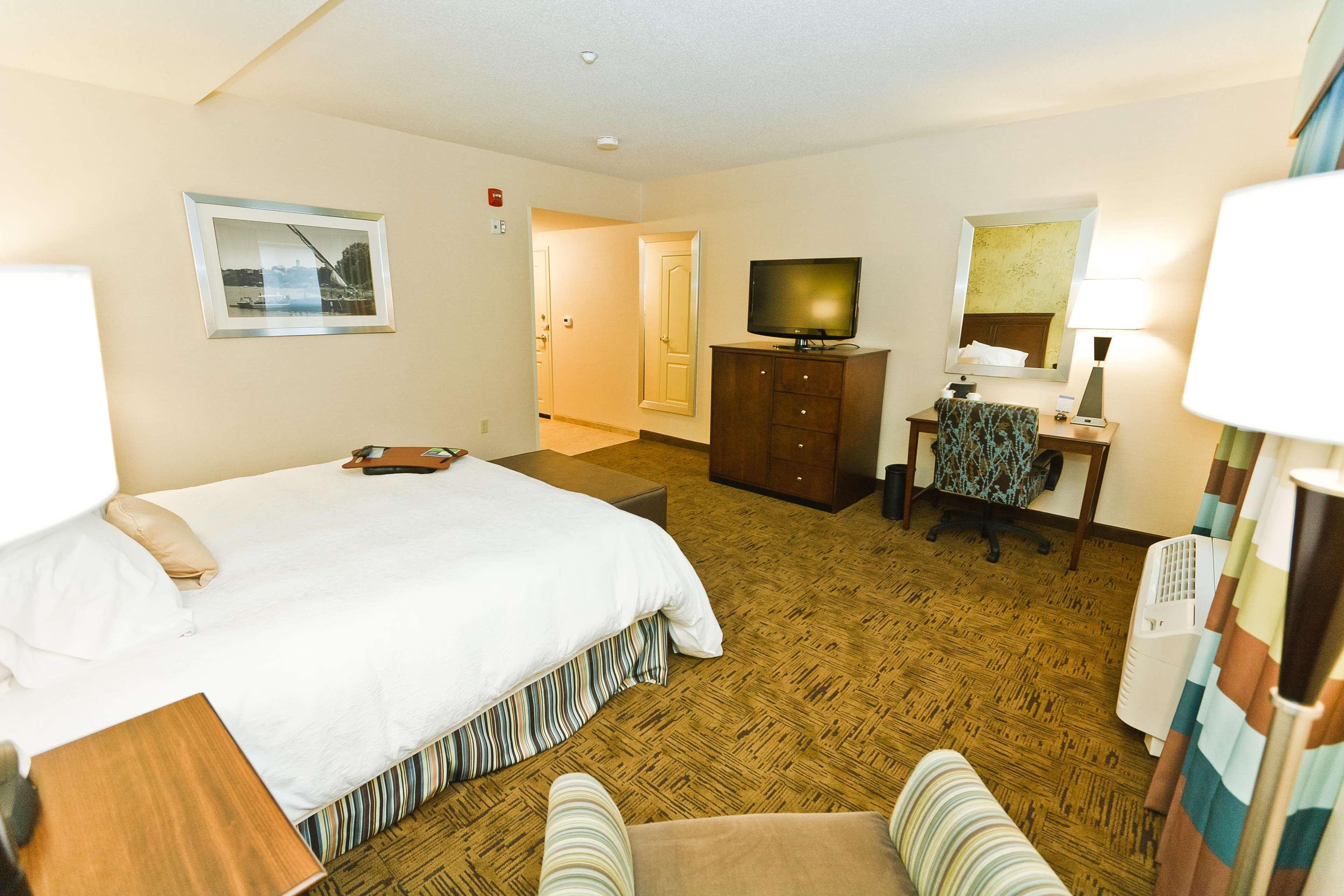 Hampton & Hotel