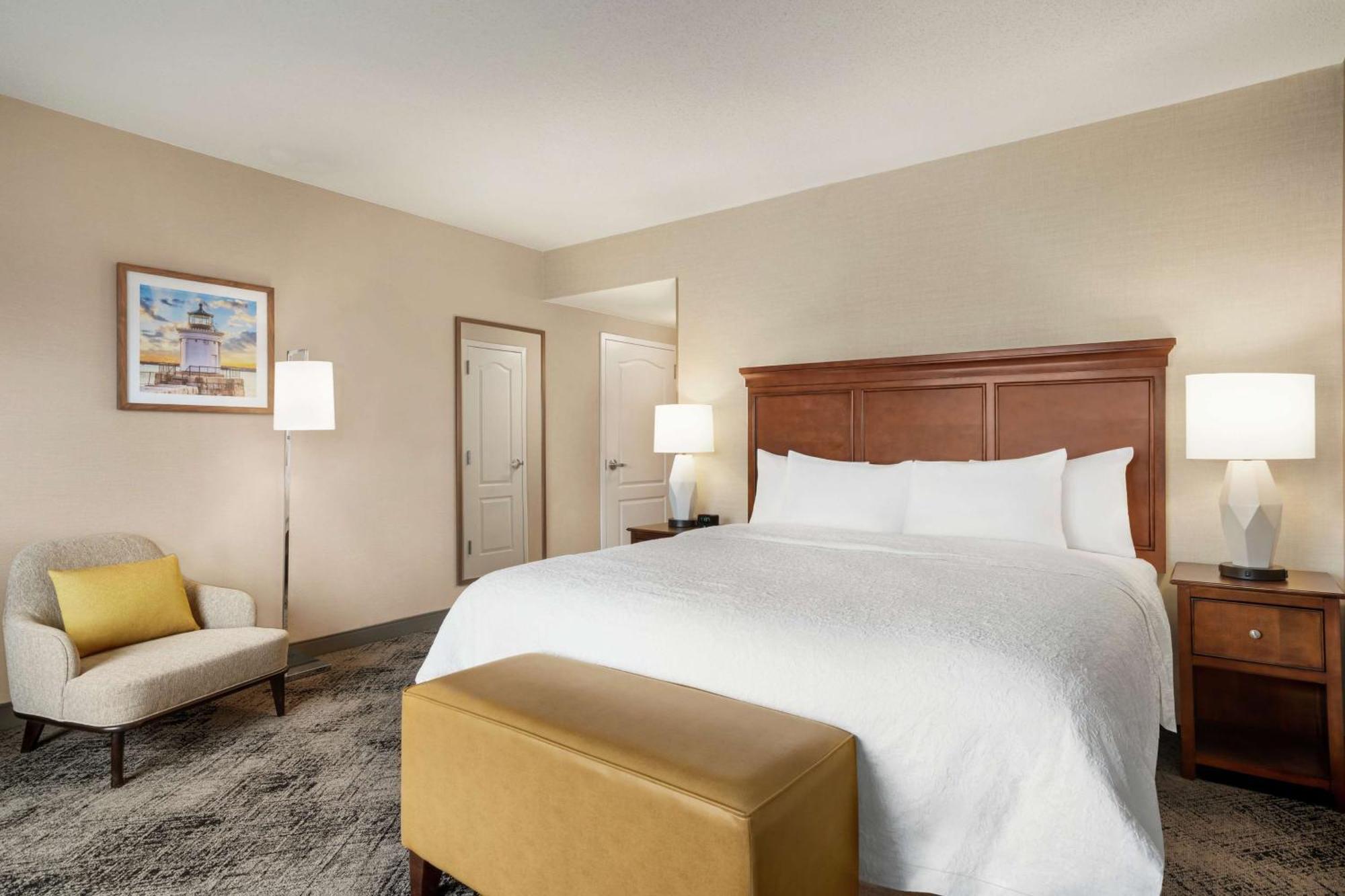 Hampton & Hotel
