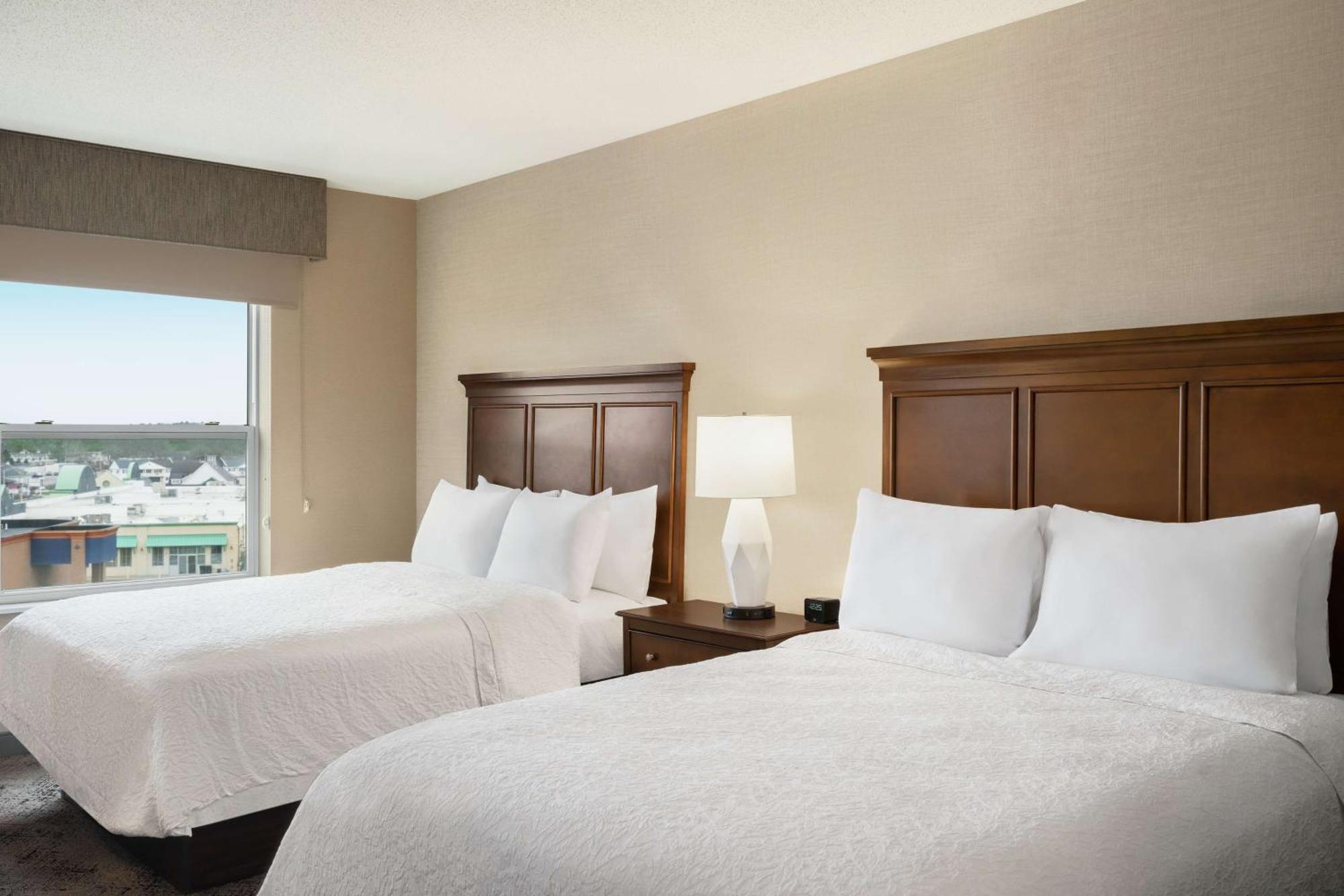 Hampton & Hotel